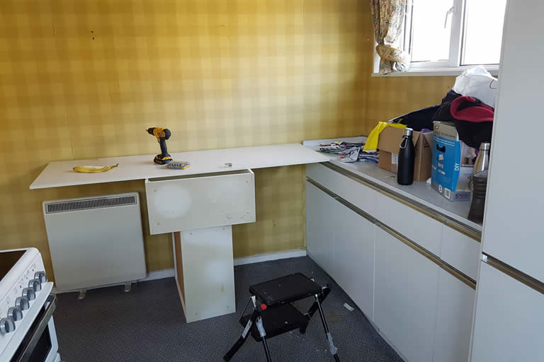 Bure-Park-Floaring-Shelves-Breakfast-Bar-BEFORE