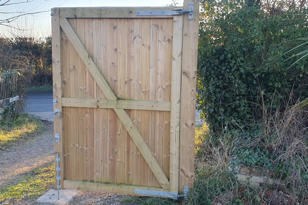 gate-half-reare